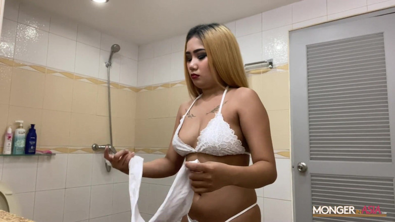 Monger In Asia: Menghamilkan penari gogo Thai seksi dengan tetek gergasi