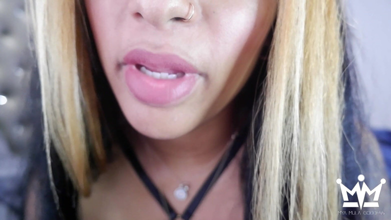 Mya Mula Goddess: Brattige lippen verlangen von dir, zu schicken