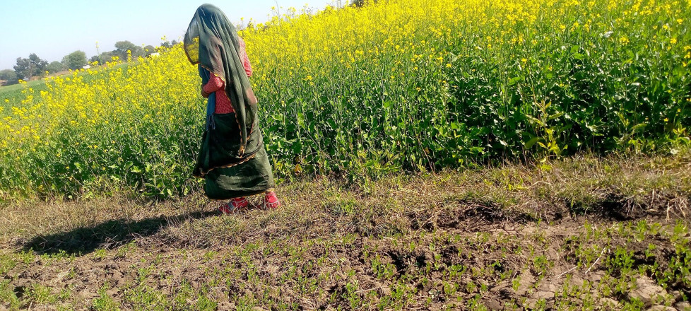 Ritu: sauteli bahan sautele bhaee ko apni choot dikhaati hai