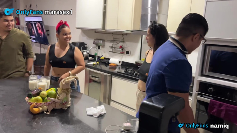 MaRaSexx: Esta santa navideña quiere más que leche y galletas