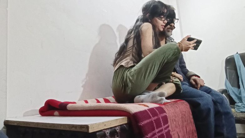 Saraswati: Une fille de 18 ans baise son beau-père, audio en hindi