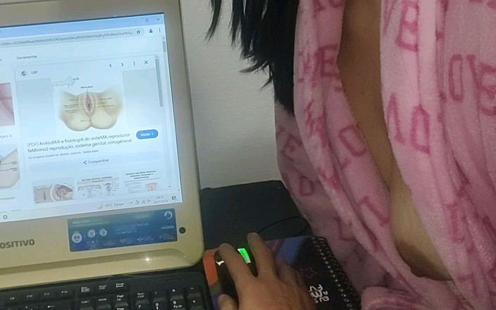 Kasallpimenta: Mama vitregă îl ajută pe fiul vitreg să studieze anatomia