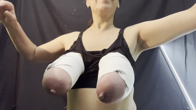 VeeVee Vixen: Salope aux seins attachés