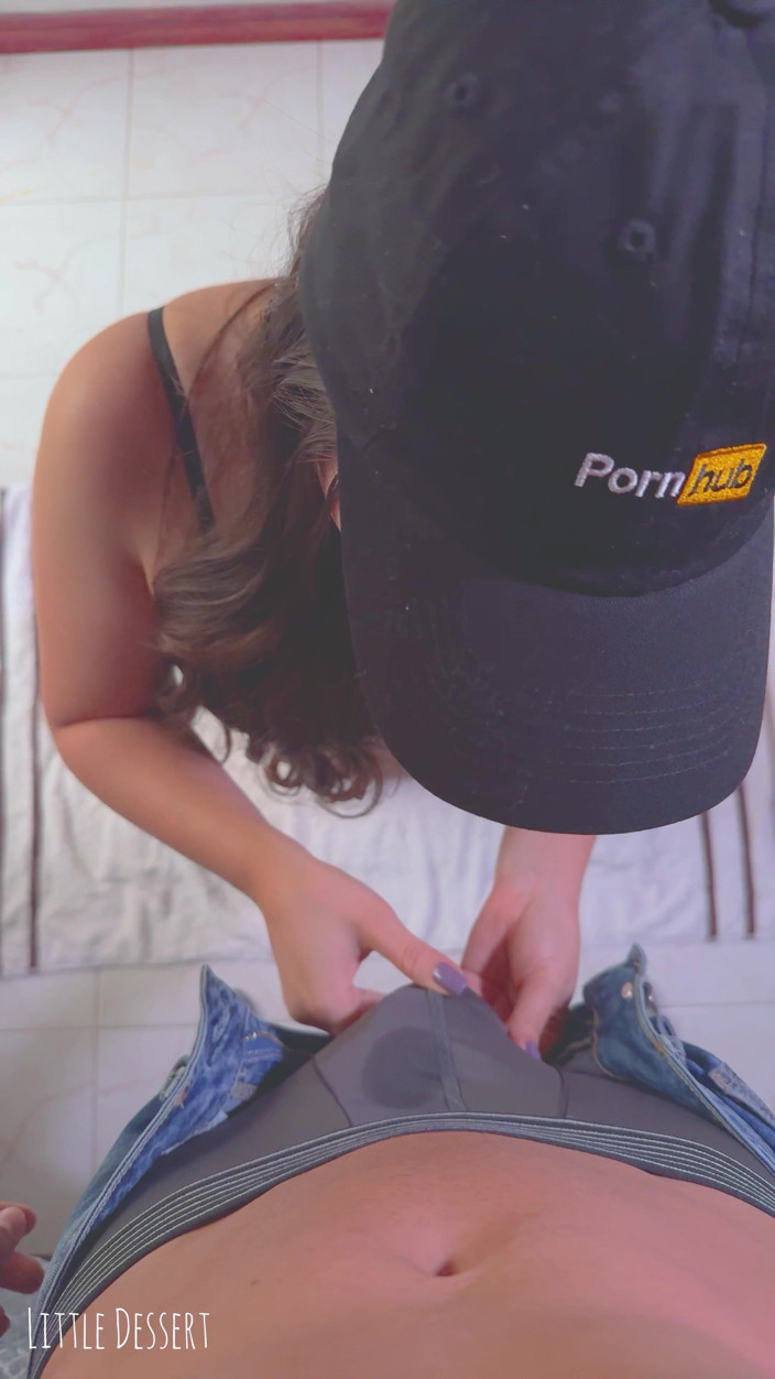 Little Dessert: Wunderschöne gebräunte latina: schlampige bbc-blowjob-fähigkeiten