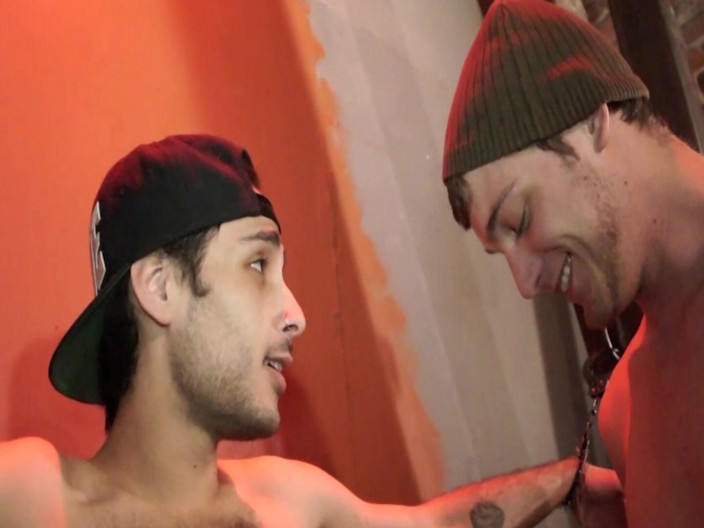 SEXUAL SIN GAY: Des bites vidées s’amusent 4_colleagues à s’attacher, à se sucer les bites et à...