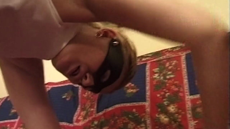 Bangora MILFs: Tante seksi dengan penutup mata lagi asik fingering dan dudukin...