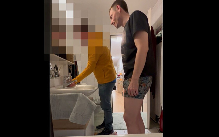 AntoGoesHunting: Hetero Klusjesman Keert Terug, Betrapt Mike Op Het Spelen Met...