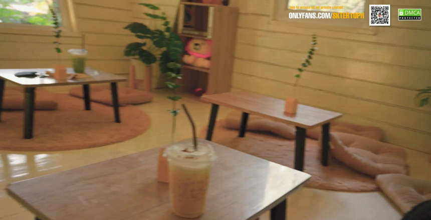 18_honey: Saya menangkap blowjob di kedai kopi.
