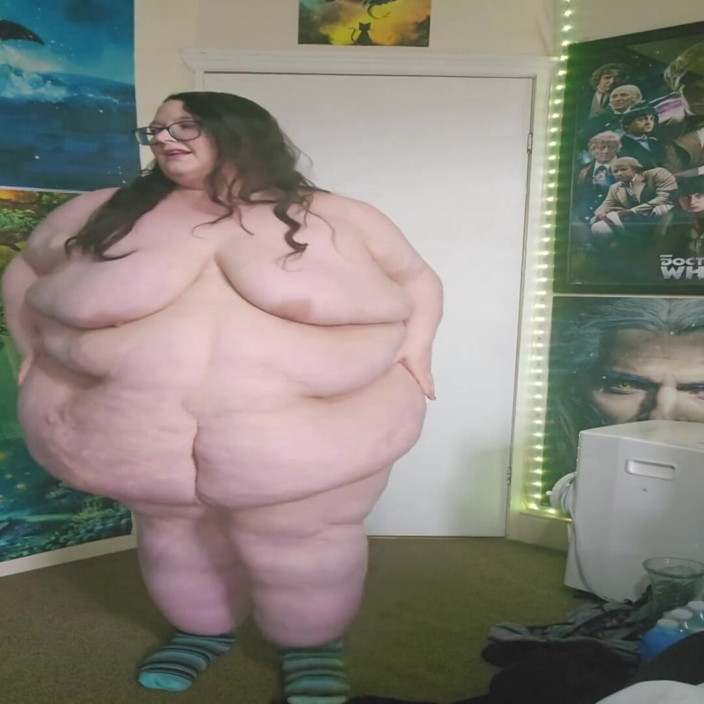 SSBBWLadyBrads: Cewek super semok ini kontolmu habis-habisan