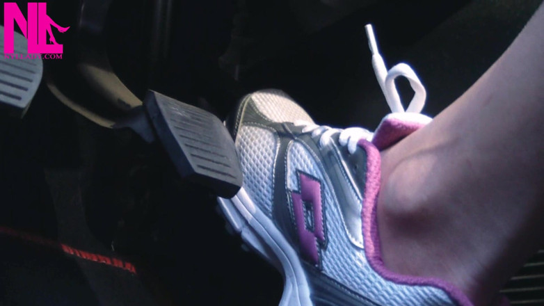 Nyllady: Memandu cepat di Lotto Sneakers