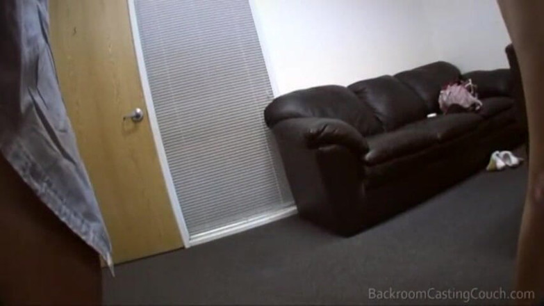 Backroom Casting Couch: Jaye đang tự đưa mình qua trường cao đẳng điều dưỡng