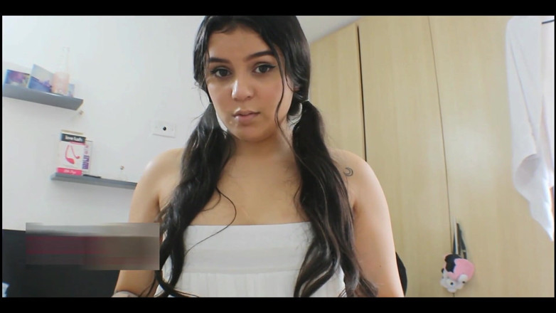 MelanieCaceres: Mi hijastra quiere fiesta y me da su coño por...