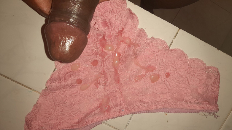 Islandvibes69: Hugh cumshot på hennes sexiga trosor