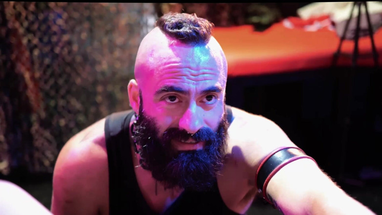 The Bearded Master: 털이 무성한 보지를 핑거링하는 핫한 십대