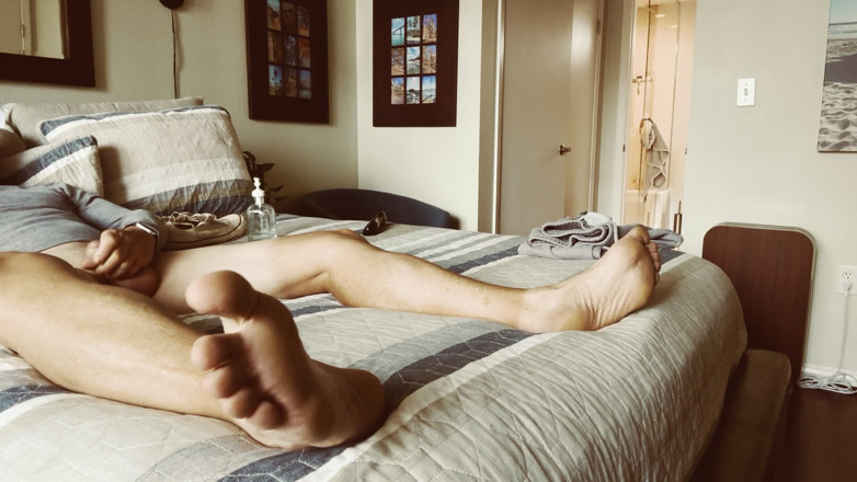 Barefoot Blake: Masturbazione e sborrata dicembre 23 2024