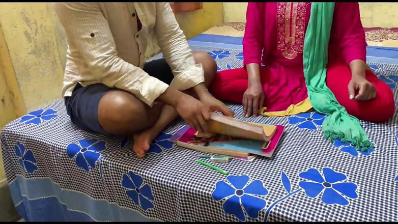 Sathi Bhabhi: Meine erste Sexlehrerin ist Sathi Bhabhi und sie fickt ihren...