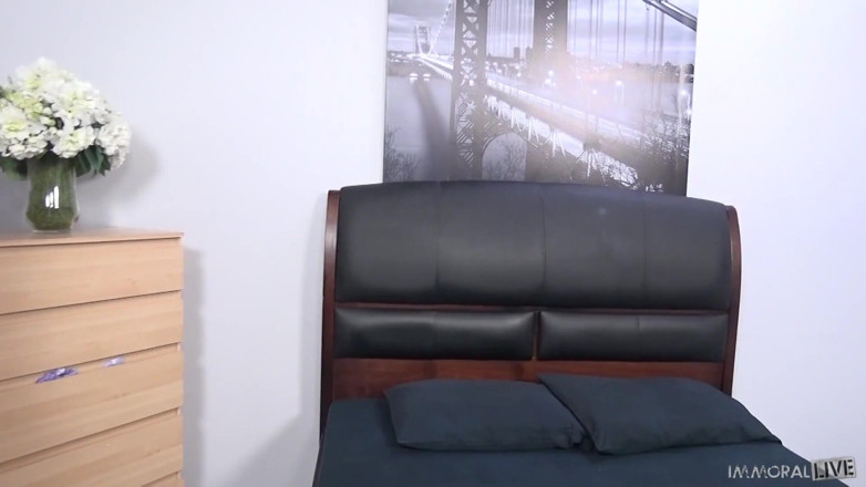 Immoral Live: 십대 치어리더 Adria Rae를 위한 보지 두근두근 재미!