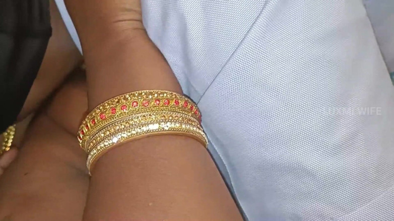 Luxmi Wife: 人妻干陌生人 - 2