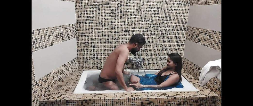 Anjalisingh_sexy: デジのカップルが新婚旅行に行き、Buthtubでファックしました