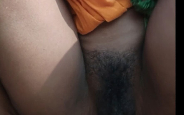 Xxxirc: Gros seins noirs sexy, belle chatte
