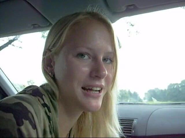 Blondehexe: Pipe im auto