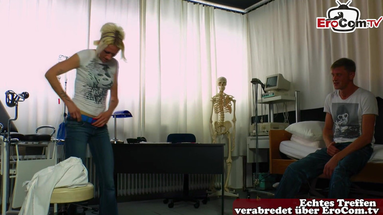 EroCom: Medico Tedesco Scopa Con Il Suo Fratellastro