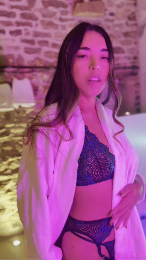 Mianins: Un striptease sensual para conocerme y mi cuerpo