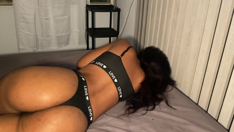 jazminemaloneok: Me Vengo Dentro Del Coño De Mi Vecina Accidentalmente