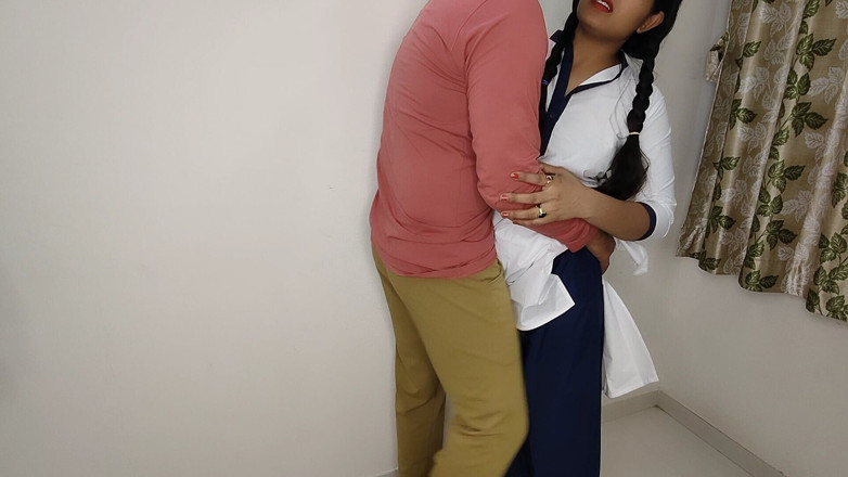 Sexy Komal: El conductor de la furgoneta universitaria ha llegado a casa...