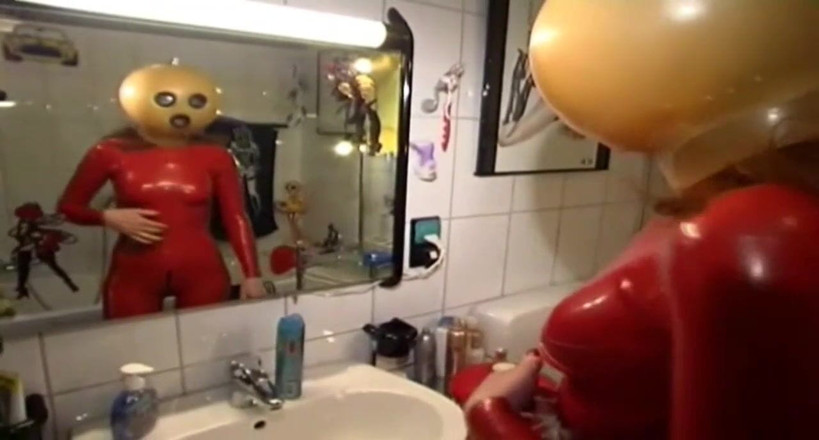Absolute BDSM films - The original: Mascată nebună și rochie roșie din latex