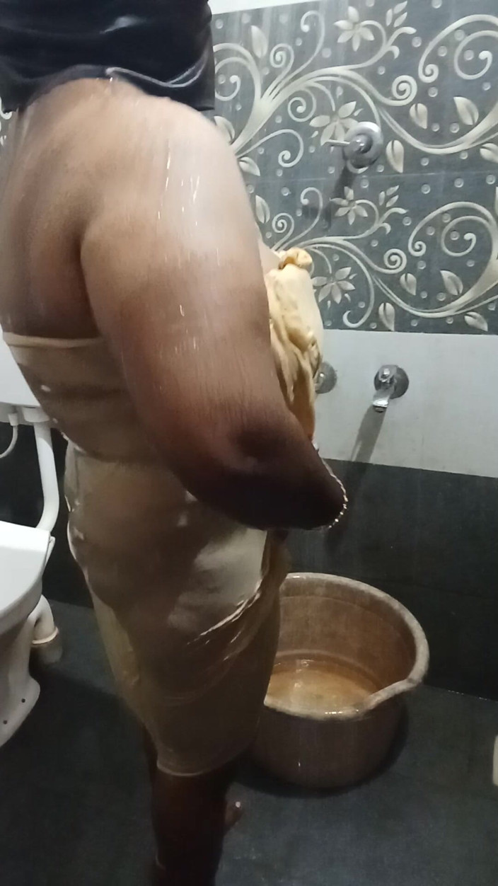 Bedroom: Video persembahan mandi dubur India dengan pantat besar di bilik...