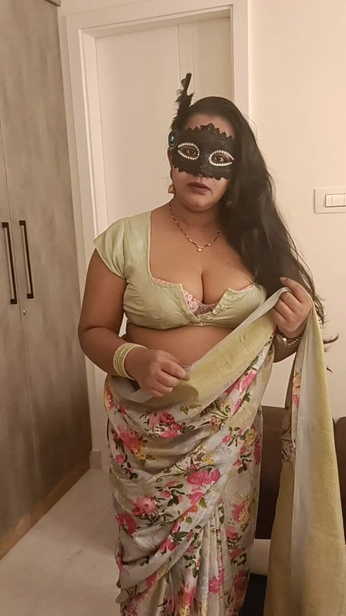 Spandana_Sweety: Spandana, modèle telugu, baise avec son beau-fils
