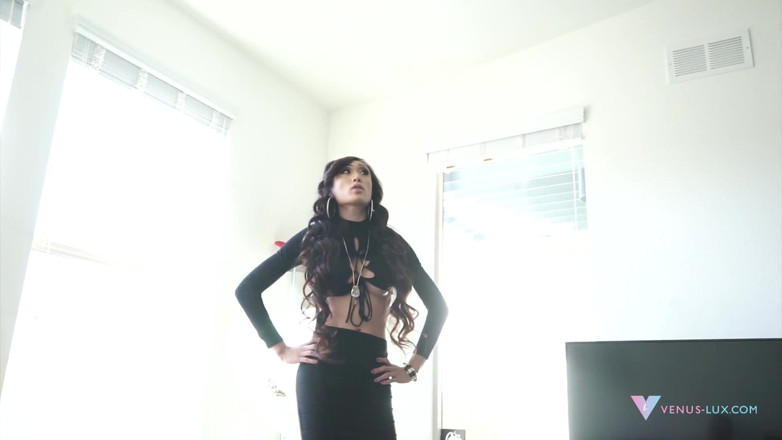 Venus Lux: Flip Fucking with Venus Lux