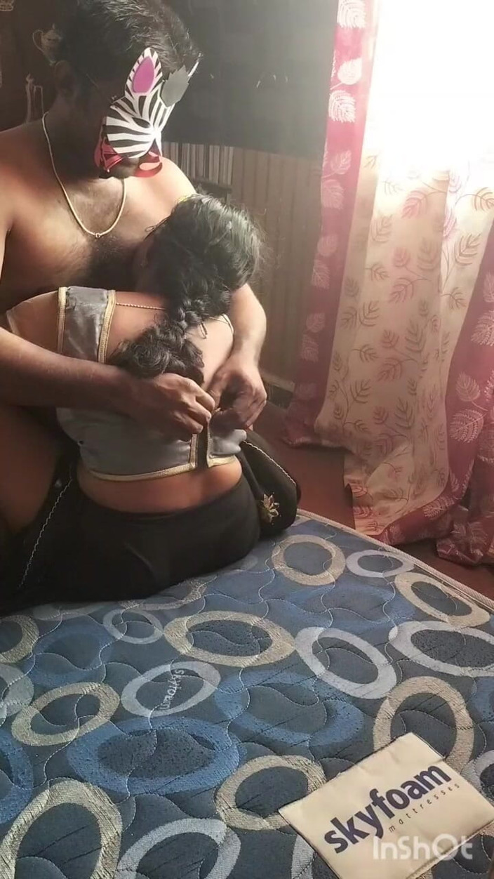 Funny couple porn studio: Istri fingering memek suaminya posisi misionaris dan gaya doggy