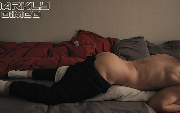 DarklyDimeo: Ranní rutina. Femboy nemůže pomoci, ale ponižující polštář, představa, že váš...