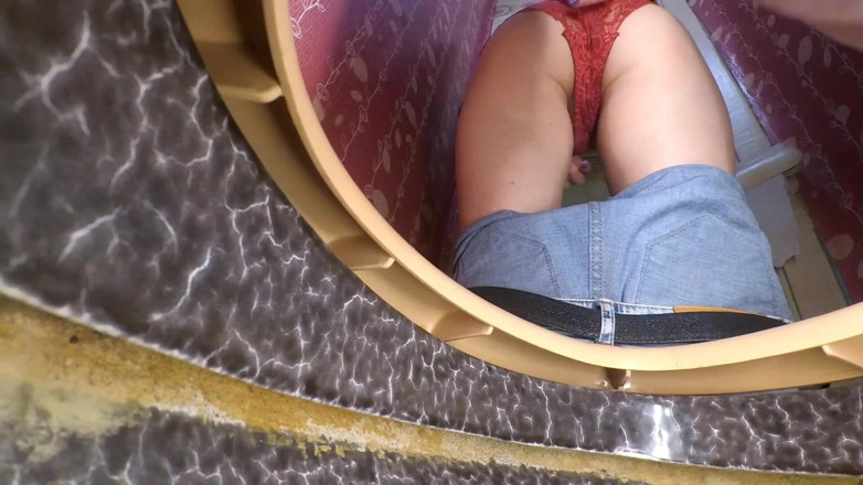 SexyFairyTale: トイレで放尿する赤ちゃん