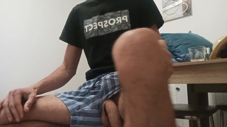 Elvissc: Sexig Twink med fina kropp cums på hans veniga arm...