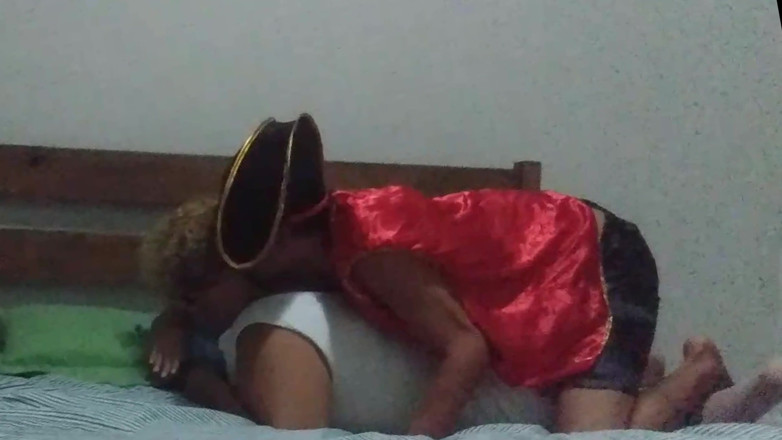 Lily & Theo: Bini cuckold dengan lanun, submisif, menampar sakit, tetapi rasanya baik!...