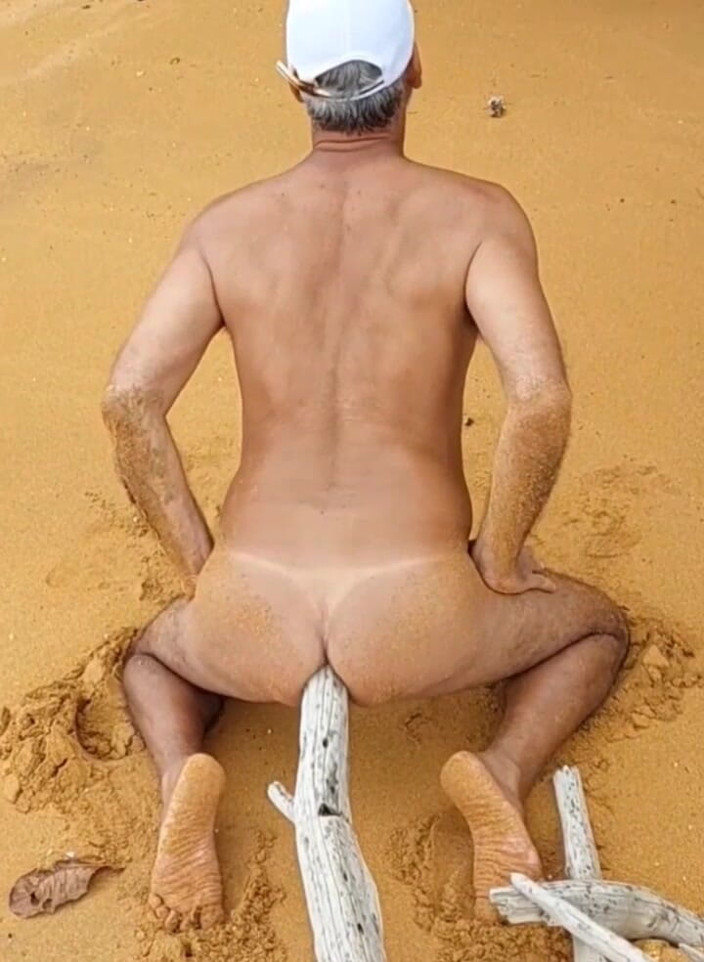 Ladysilvas: Ladysilva nackt am strand geil mit einem schwanz in ihrem...