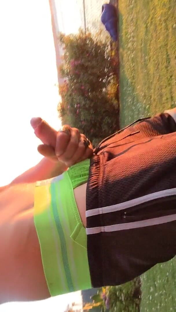 Sexy possum: Sessione di masturbazione al tramonto di ocean view con sborrata...