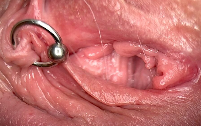 Aqua Pola: Foarte aproape macro Clitorisul meu pierced și pizdă până se udă...
