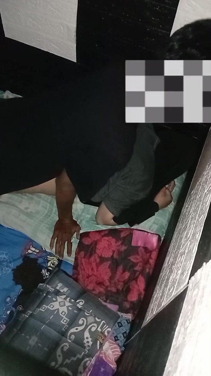 Famly sex: Den arsch einer hijab-asiatischen Frau, schreit sie und genießt es