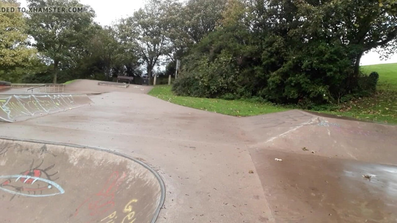 The Midnight Minx: Skate park miga i walenie