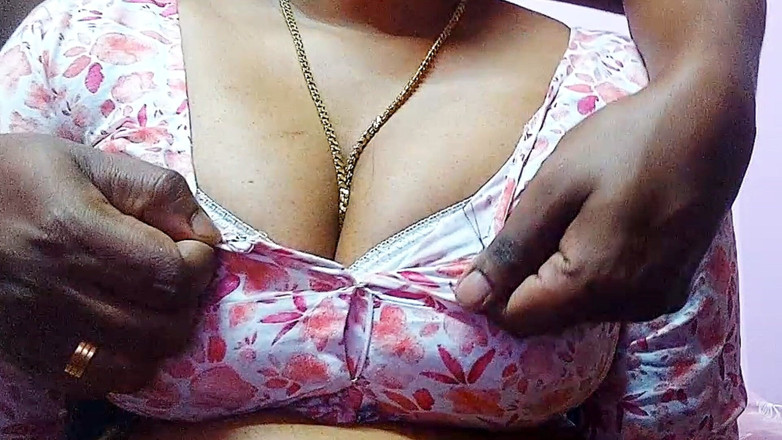Desi Mohini: Hintli kız arkadaş erkek arkadaşıyla sert seks yapıyor.