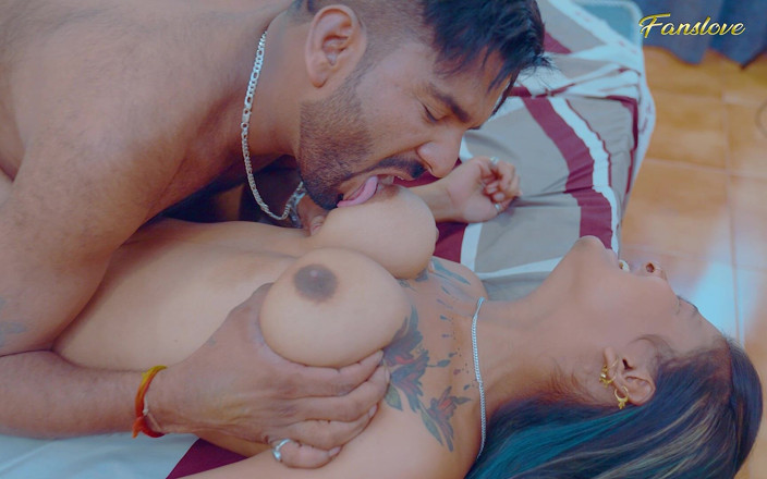 Setup movie: Prsatá sexy sestřička svádí svého pacienta během léčby