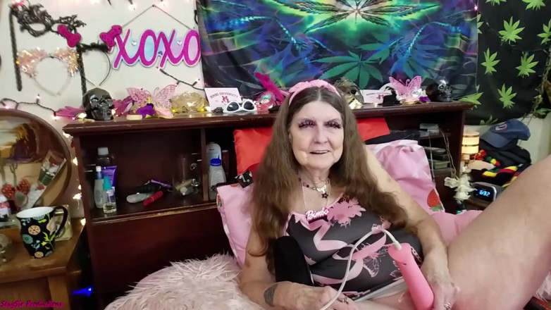 Sexy Sandra N Sir Christopher: Sachen n vibriere meinen arsch und fick meine muschi hart