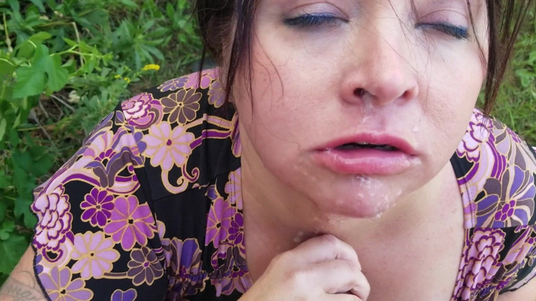 SexyNEBBW: Sexy grandota en mamada al aire libre