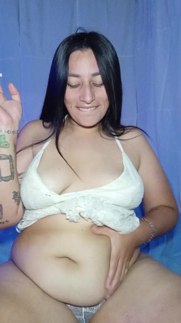 Chubbylexa: Rauchen Und Spielen Mit Meinem Tiefen Bauchnabel