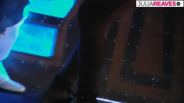 Fuck HQ: Ragazza sexy si strozza su un cazzo mostruoso e poi...