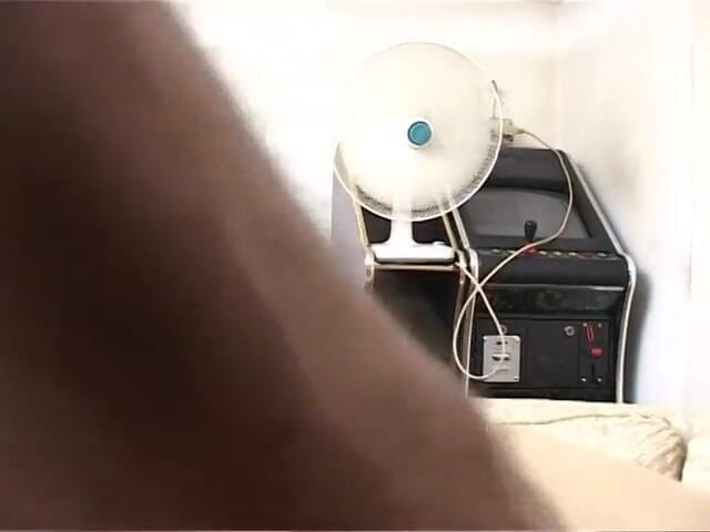 Real Home Made: Une salope amateur se fait baiser en double pénétration
